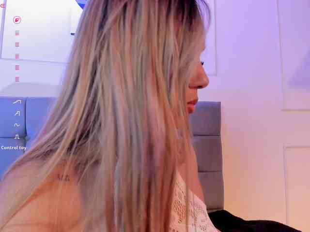 Nicole_Voshkie webcam