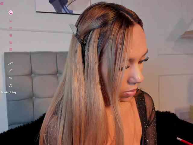 Nicole_Voshkie webcam