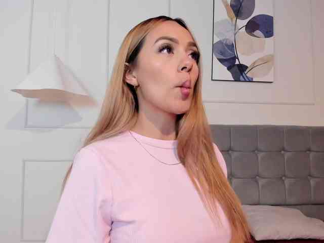 Nicole_Voshkie webcam