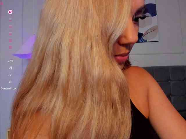 Nicole_Voshkie webcam