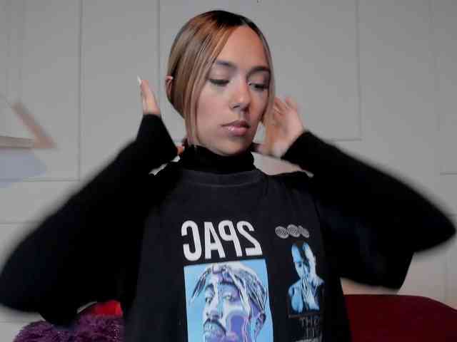 Nicole_Voshkie webcam