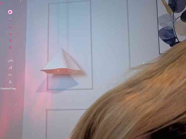 Nicole_Voshkie webcam