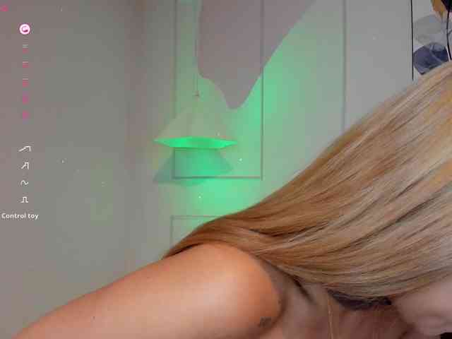 Nicole_Voshkie webcam