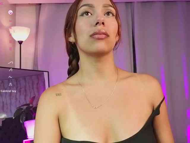 Nicole_Voshkie webcam