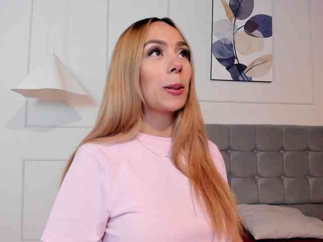 Nicole_Voshkie webcam