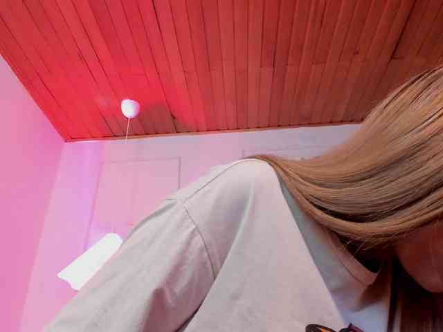 Nicole_Voshkie webcam