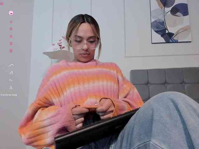 Nicole_Voshkie webcam