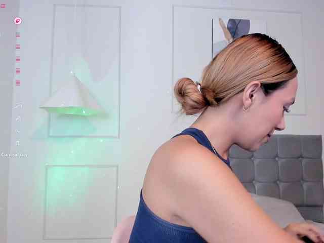 Nicole_Voshkie webcam
