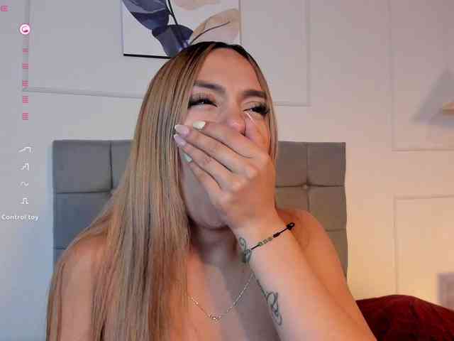 Nicole_Voshkie webcam