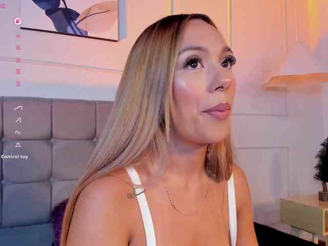 Nicole_Voshkie webcam