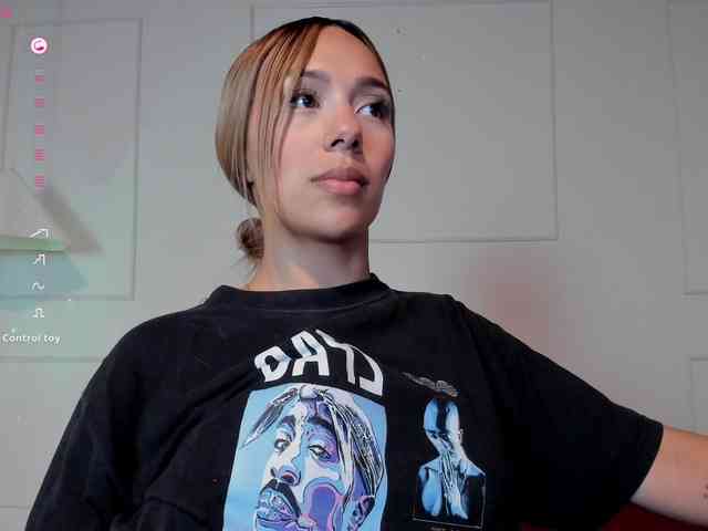 Nicole_Voshkie webcam