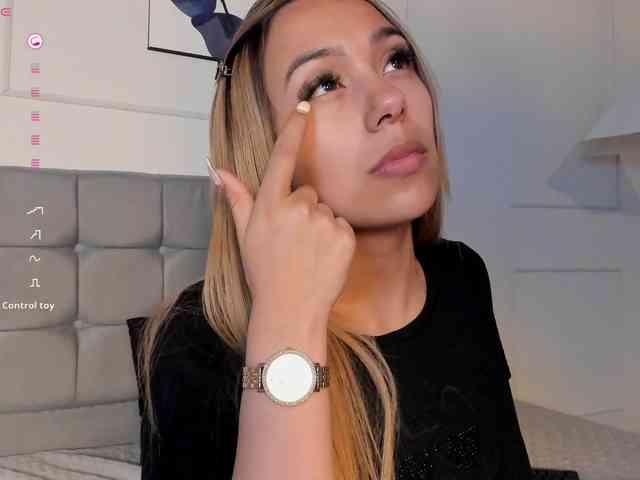 Nicole_Voshkie webcam