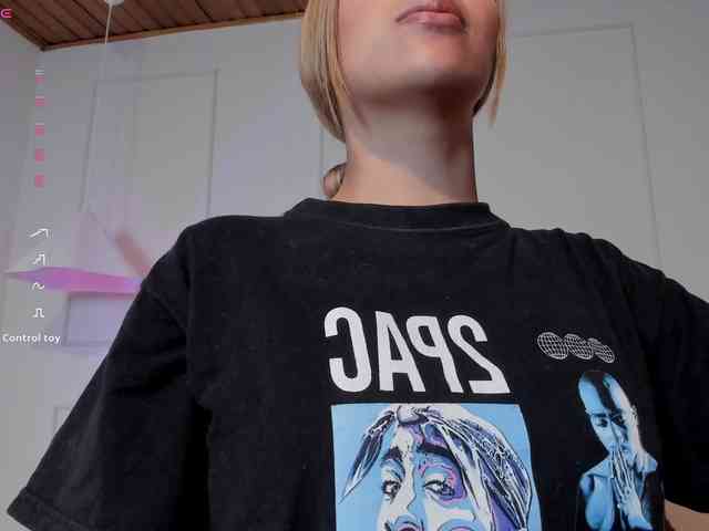 Nicole_Voshkie webcam