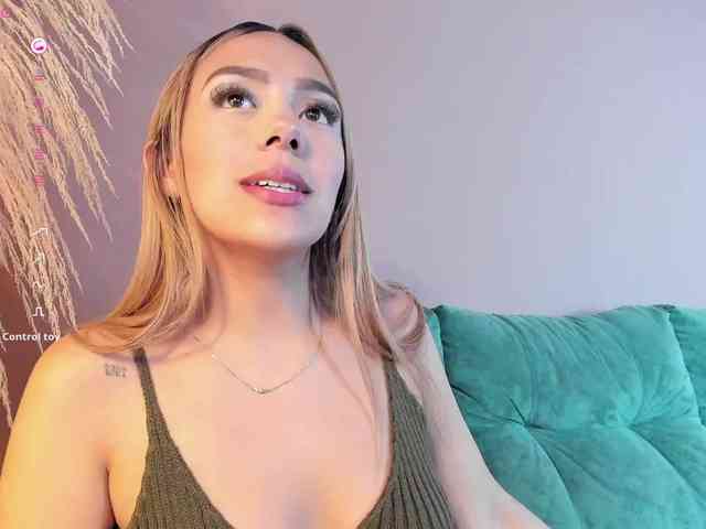 Nicole_Voshkie webcam