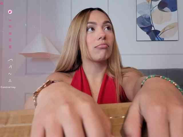 Nicole_Voshkie webcam