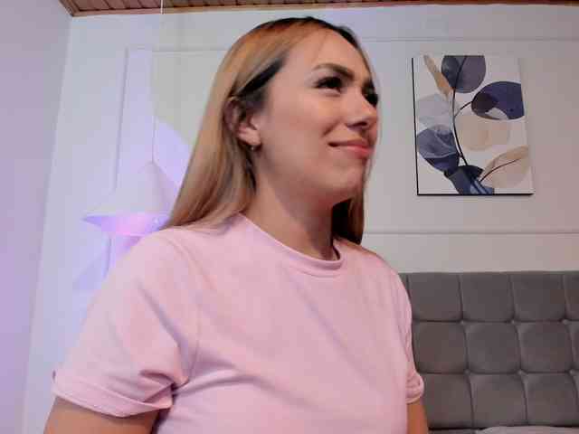 Nicole_Voshkie webcam