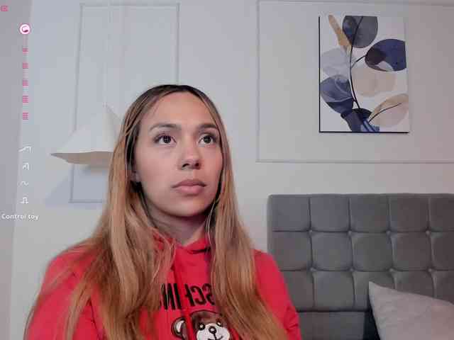 Nicole_Voshkie webcam