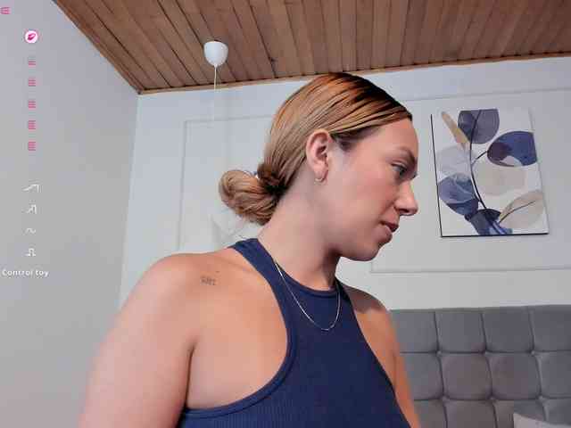 Nicole_Voshkie webcam