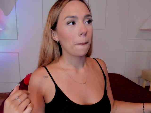 Nicole_Voshkie webcam