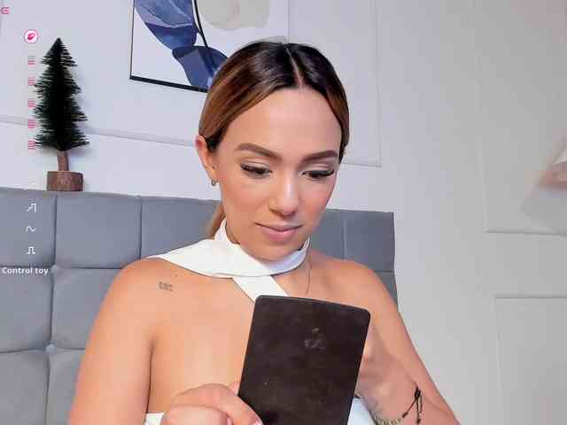 Nicole_Voshkie webcam