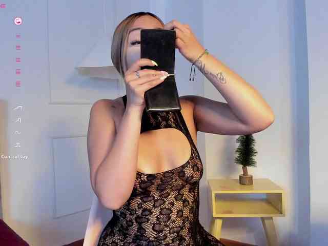 Nicole_Voshkie webcam