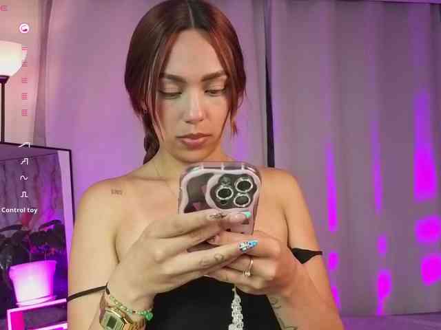 Nicole_Voshkie webcam