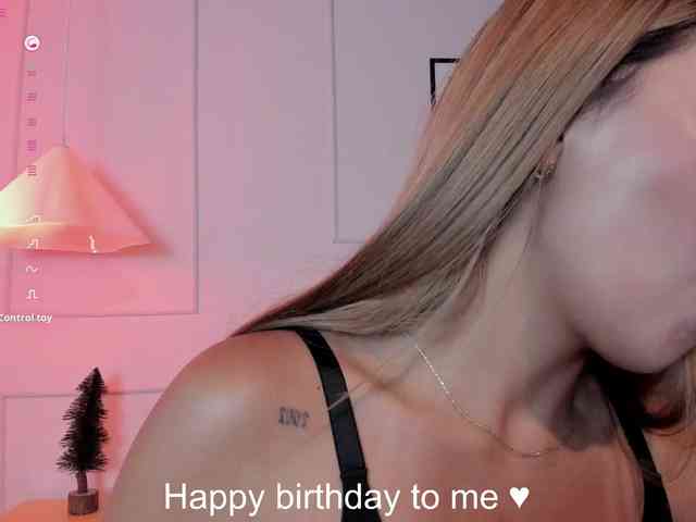 Nicole_Voshkie webcam