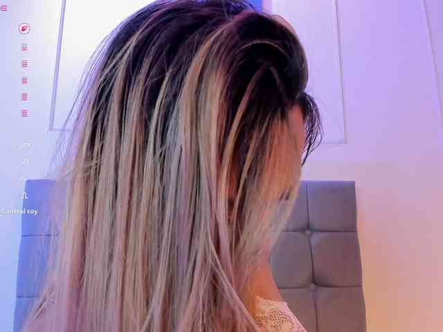 Nicole_Voshkie webcam