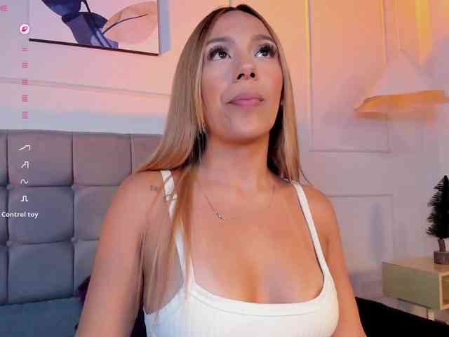 Nicole_Voshkie webcam