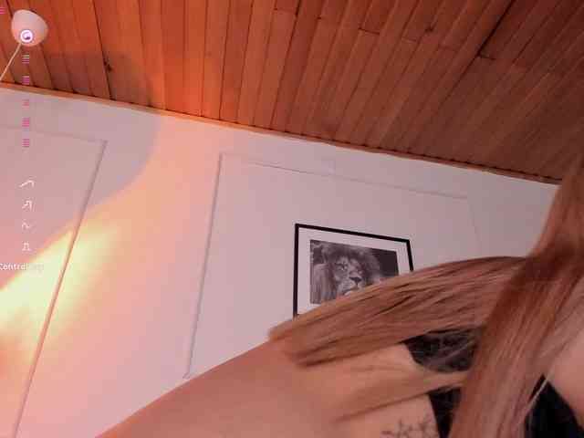 Nicole_Voshkie webcam