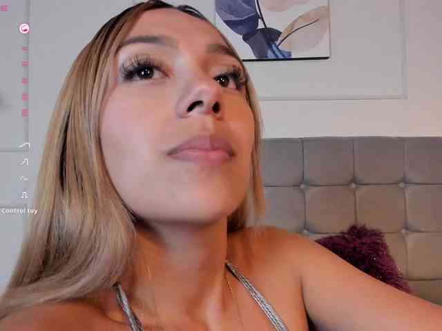 Nicole_Voshkie webcam