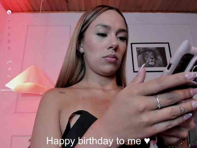 Nicole_Voshkie webcam