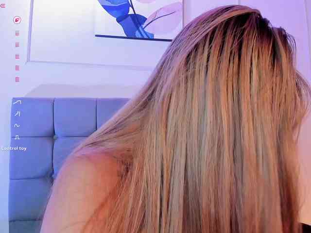 Nicole_Voshkie webcam