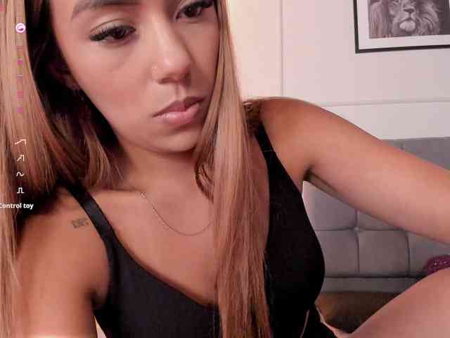 Nicole_Voshkie webcam