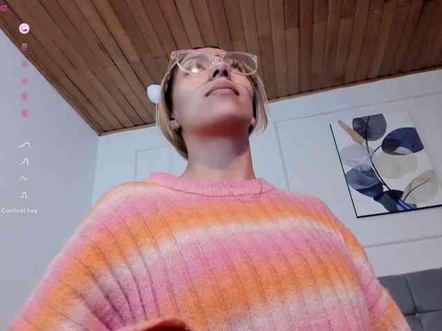 Nicole_Voshkie webcam