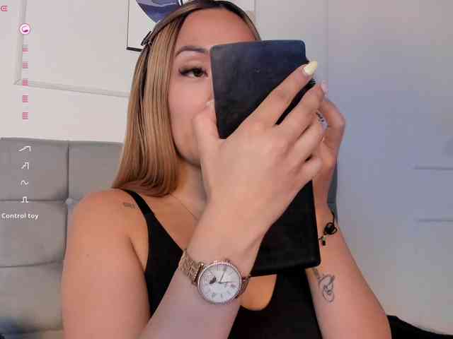 Nicole_Voshkie webcam