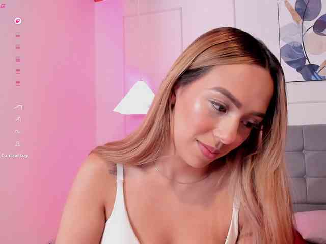 Nicole_Voshkie webcam