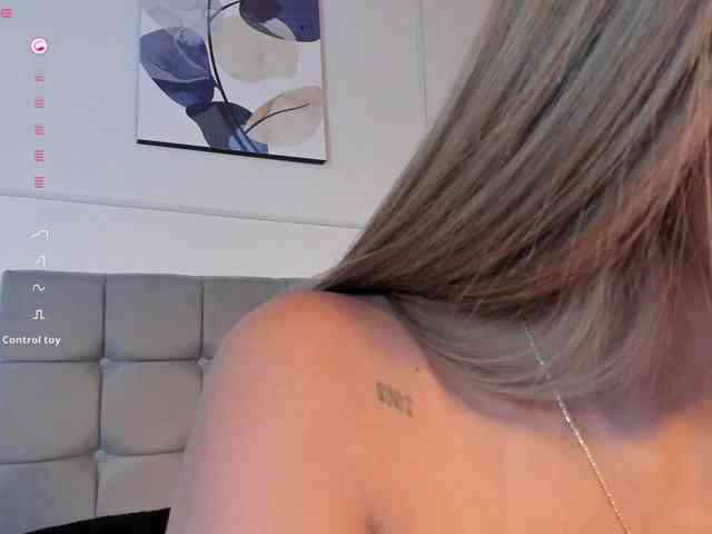 Nicole_Voshkie webcam