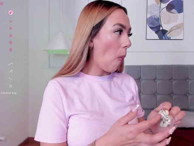 Nicole_Voshkie webcam