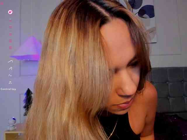 Nicole_Voshkie webcam