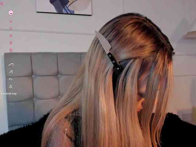 Nicole_Voshkie webcam