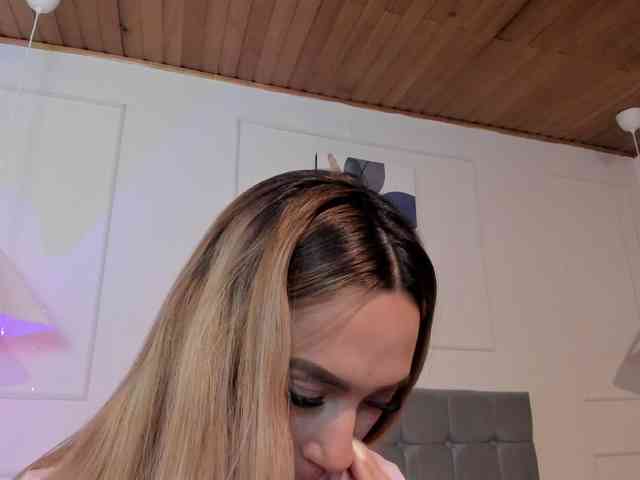 Nicole_Voshkie webcam