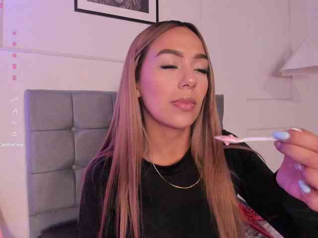 Nicole_Voshkie webcam