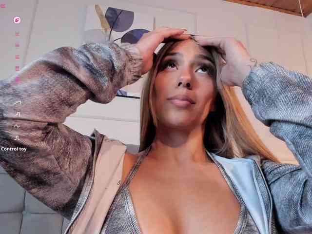 Nicole_Voshkie webcam