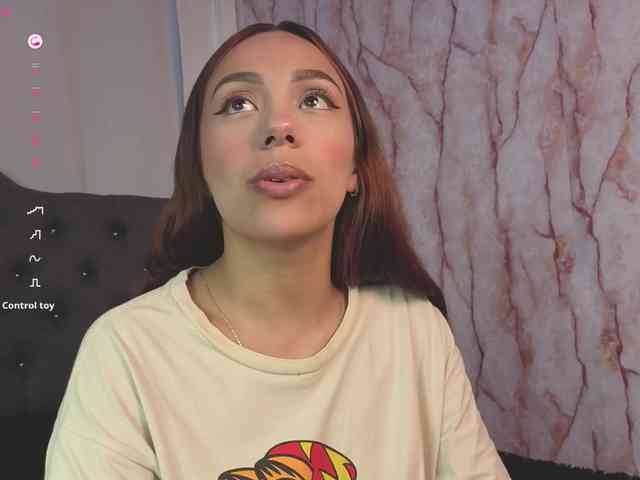 Nicole_Voshkie webcam