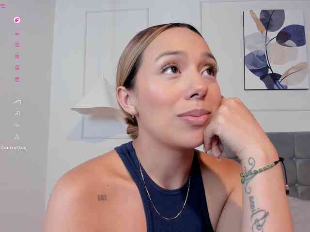 Nicole_Voshkie webcam