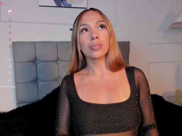 Nicole_Voshkie webcam