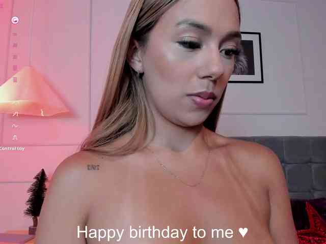 Nicole_Voshkie webcam