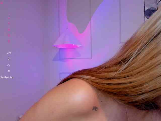 Nicole_Voshkie webcam