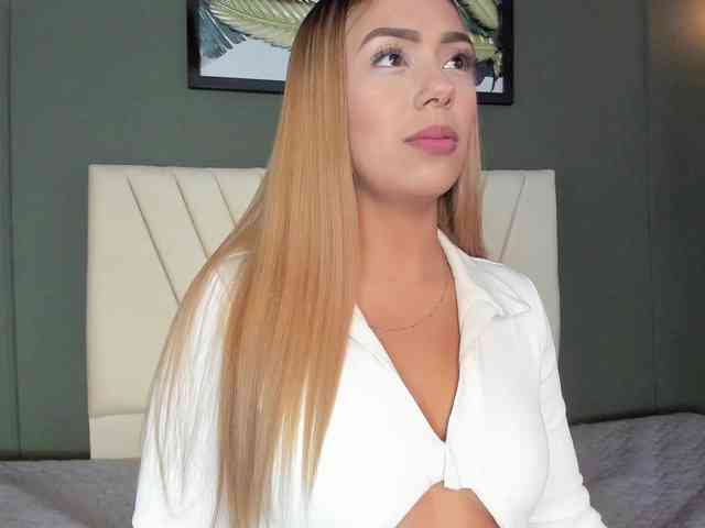 Nicole_Voshkie webcam